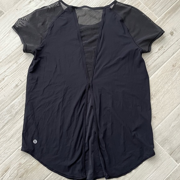 Lululemon T-shirt - Picture 3 of 4